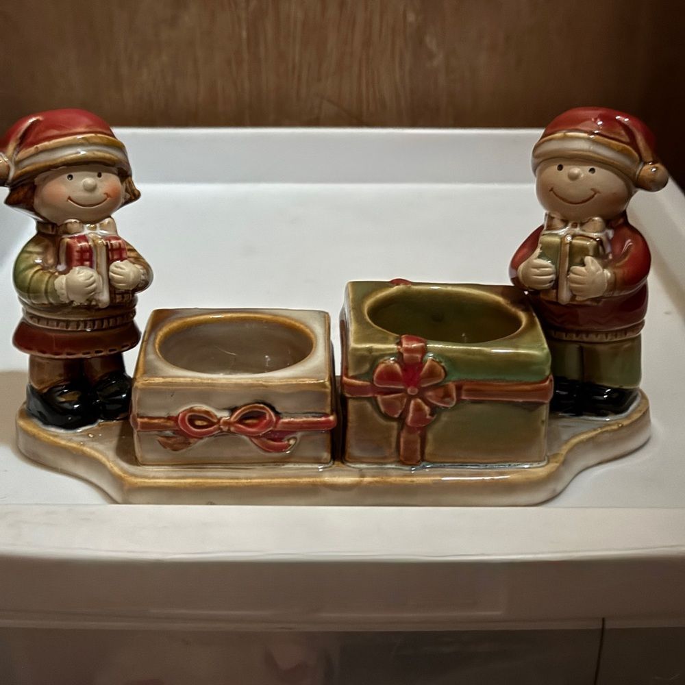 Yankee Candle Two Children With Gifts Holiday Christmas Tea Light